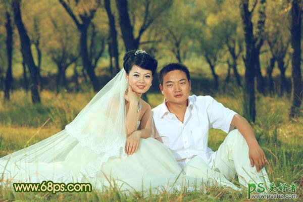 PS调色教程：给森林里的情侣婚片调出温馨的暖色调