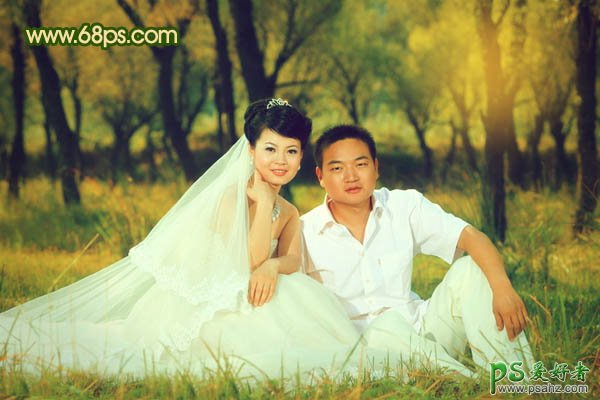 PS调色教程：给森林里的情侣婚片调出温馨的暖色调