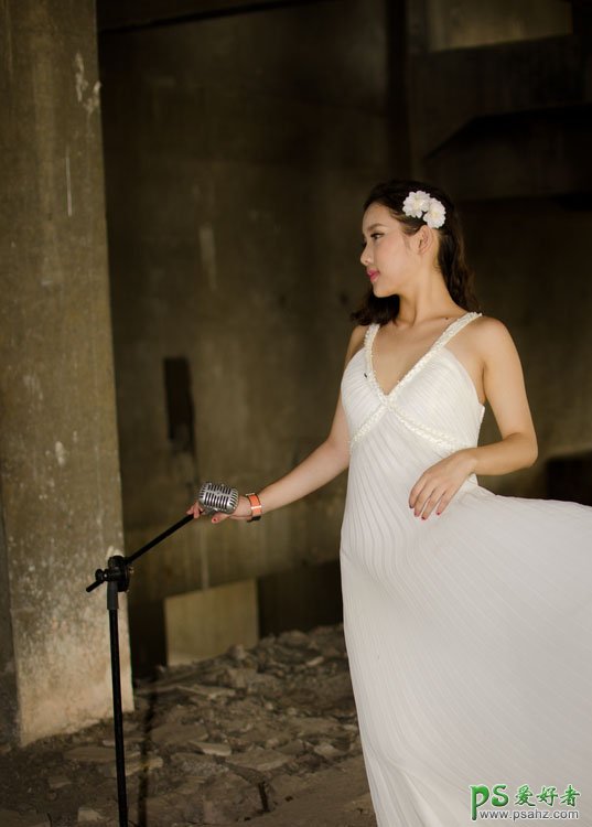 漂亮美女大胆跑到废弃大楼里自拍唯美婚纸摄影写真，西西rt艺术婚