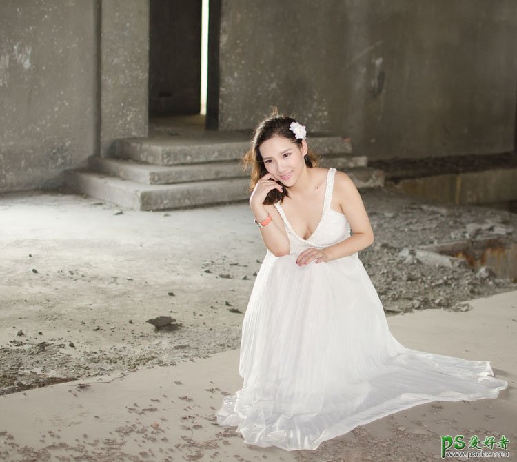 漂亮美女大胆跑到废弃大楼里自拍唯美婚纸摄影写真，西西rt艺术婚