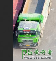 PS照片特效制作实例：利用模拟移轴镜头效果让大卡车变成小玩具。