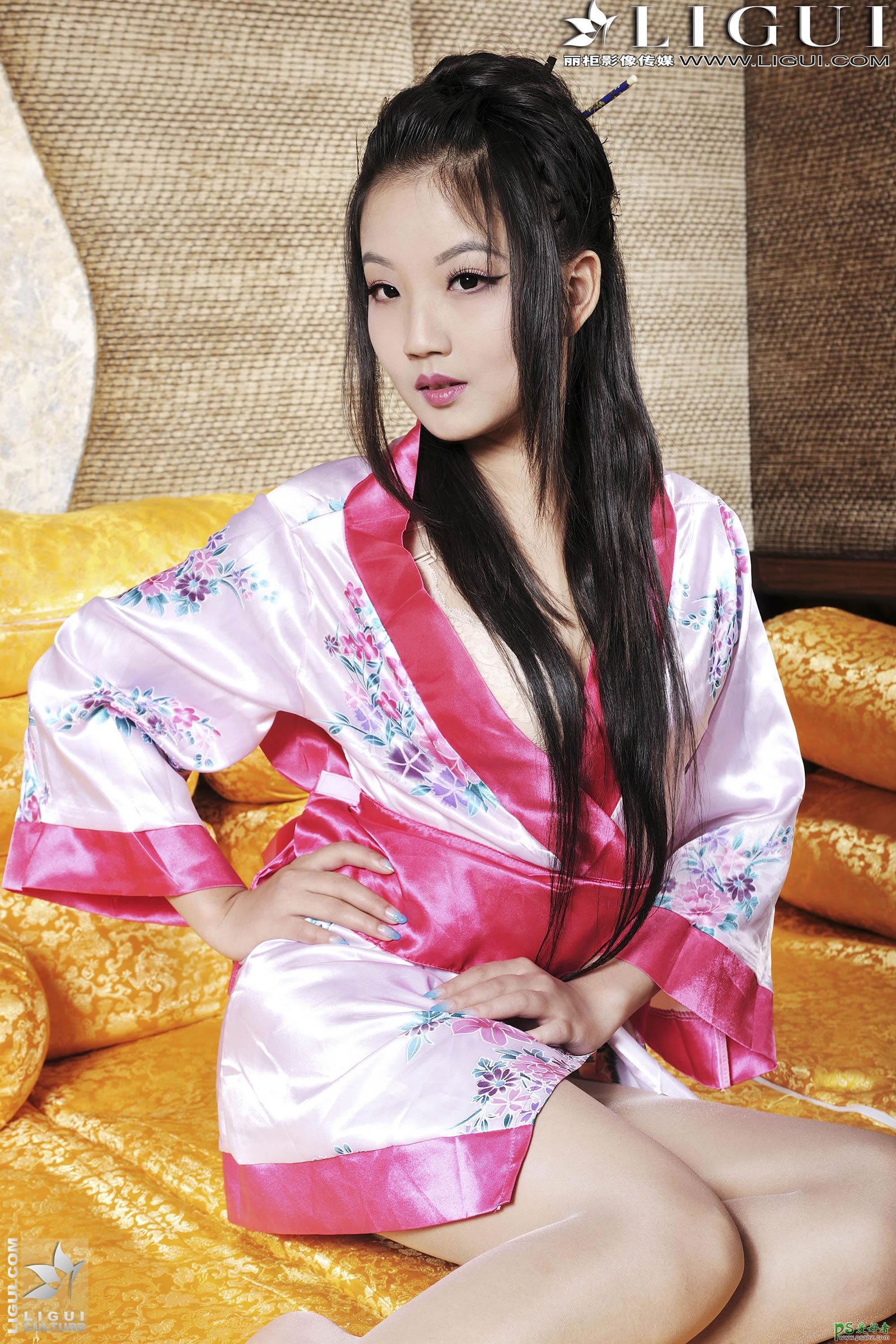 日本性感美女肉丝美足诱人写真-日本极品内衣美女销魂私房照
