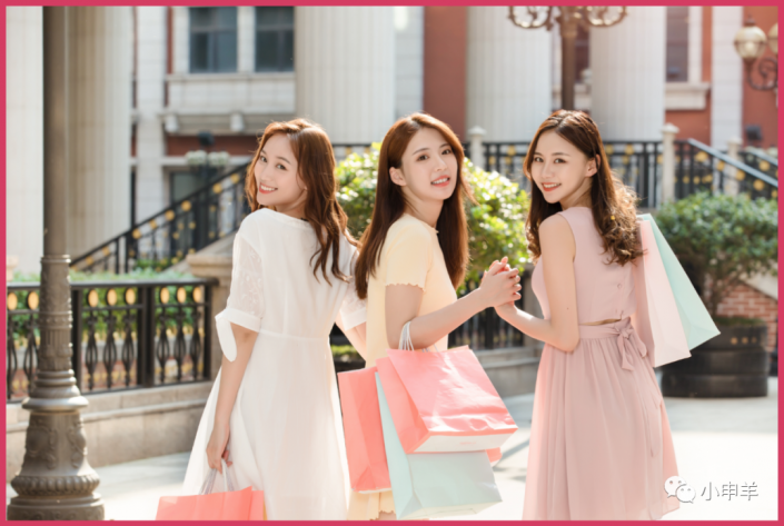 PS美女抠图实例：快速抠出一起逛街的三个漂亮女生。