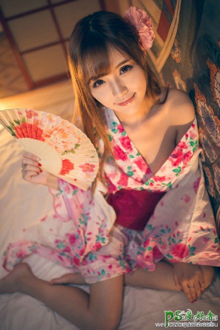 日本睡衣美女私房照，后背有纹身的日本绝色小美女穿和服性感写真