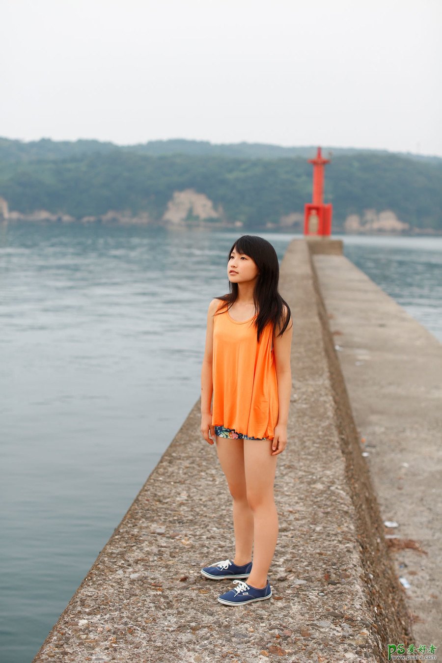 日本可爱的萌妹子海边自拍写真，日本性感妹子外拍艺术写真照片