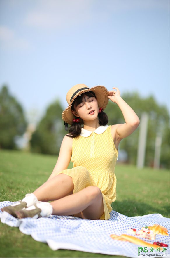 PS少女图片调色教程：给草地上自拍的少女写真照调出暖色调。