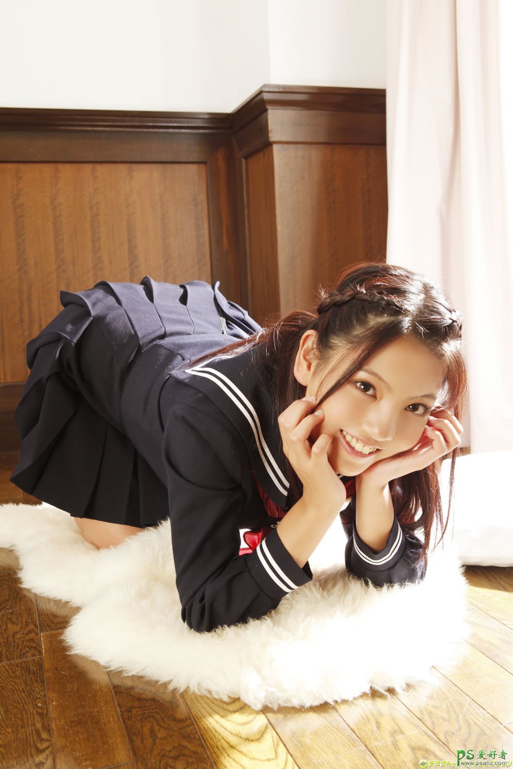 可爱的日本萝莉学生制服性感写真，漂亮学生妹妹丰满翘臀美腿迷人