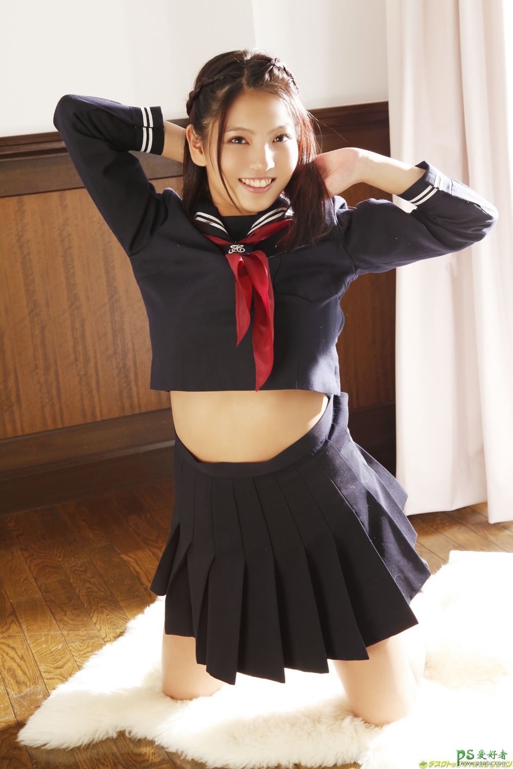 可爱的日本萝莉学生制服性感写真，漂亮学生妹妹丰满翘臀美腿迷人