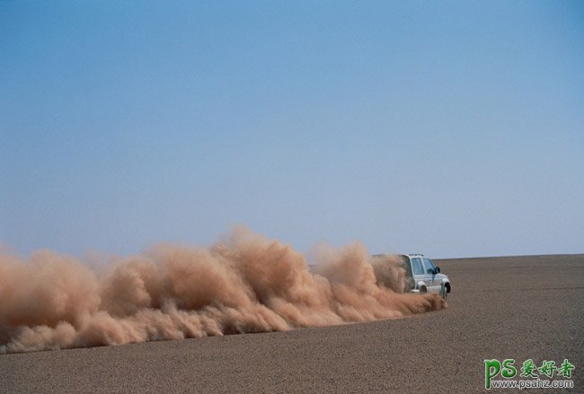 PS海报合成教程：创意打造卷起沙尘暴的奔驰汽车海报-奔驰越野车
