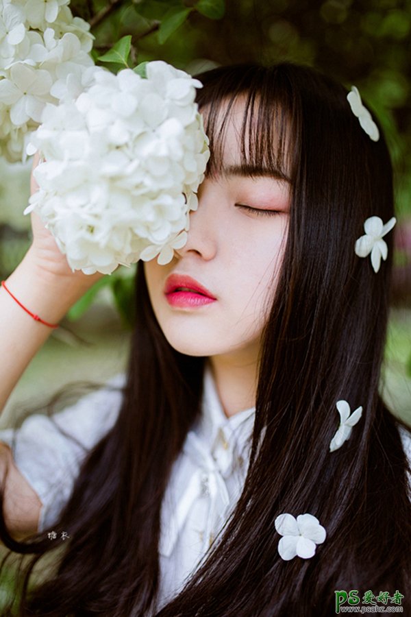 梦幻青春未成年少女花海写真集，唯美少女醉心花海自拍个人写真照