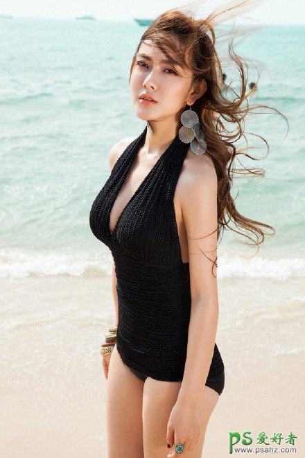 黑色针织比基尼性感美女海边沙滩上自拍性感照片-性感迷人比基尼