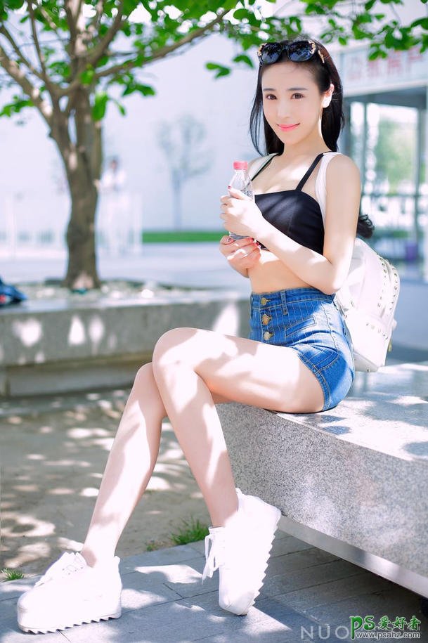 健身美女老师白皙美胸性感写真照，极品身材美女老师诱惑图片