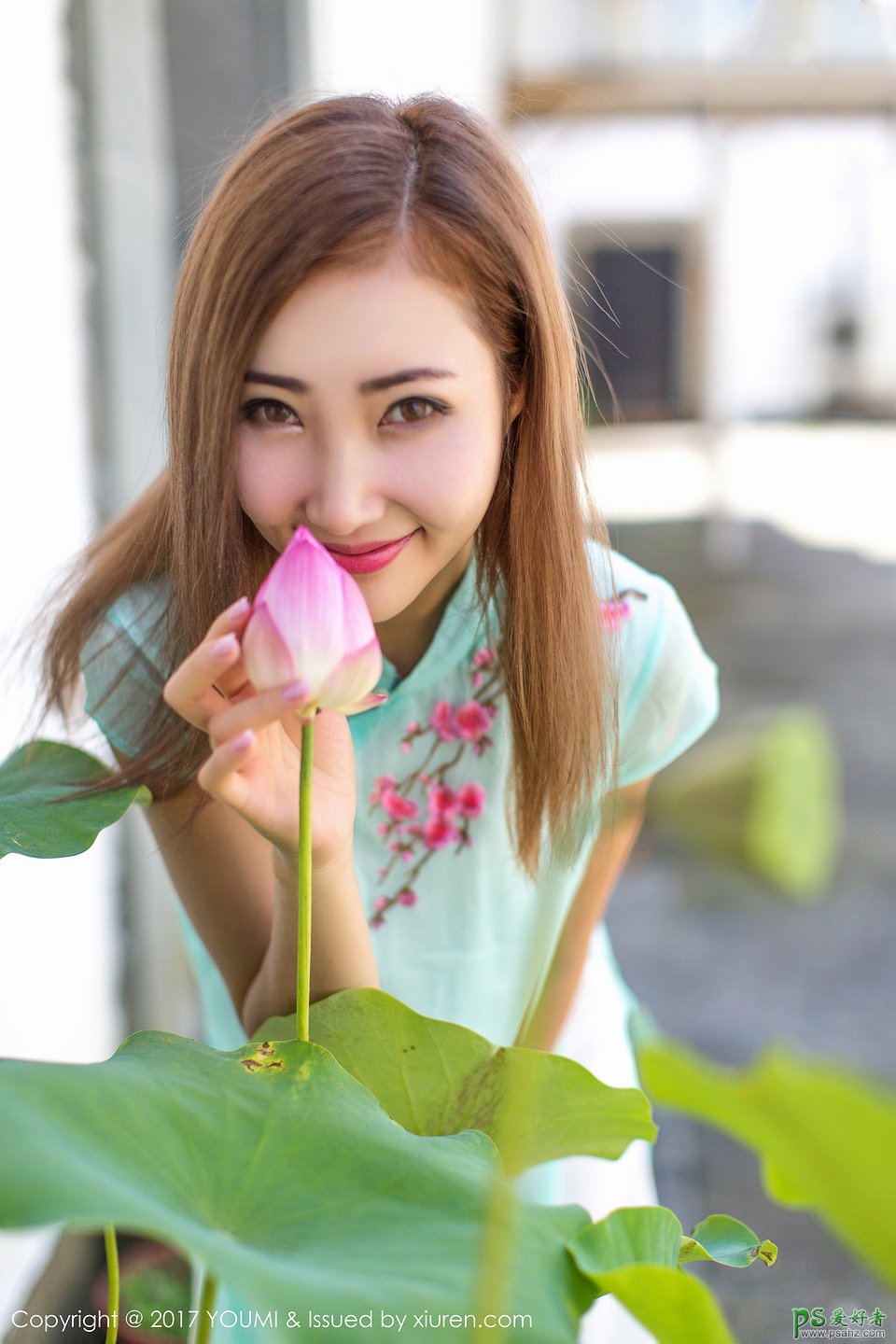 高颜值嫩模小女友旗袍装迷人写真图片，清新旗袍美胸美女高清写真