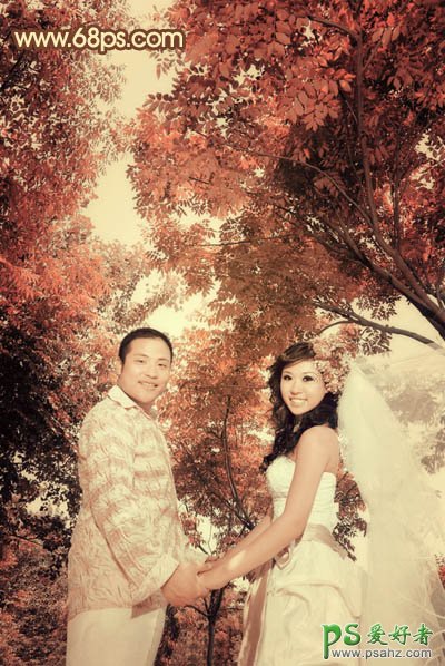 PS调色教程：给树林里的情侣婚纱照调出古典的色调