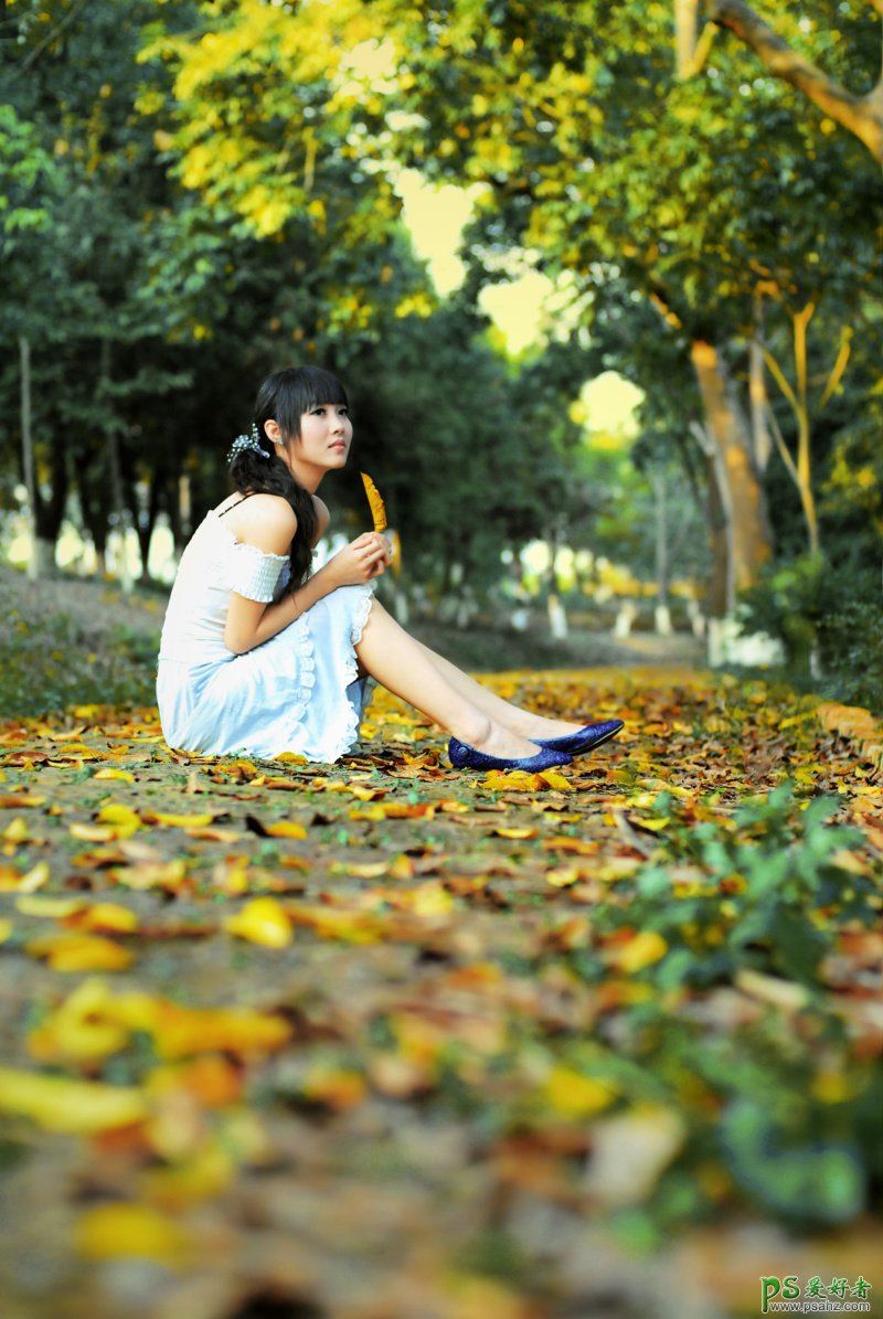 PS女生照片调色：给嫩白美腿未成年少女照片调出浓郁的秋天效果