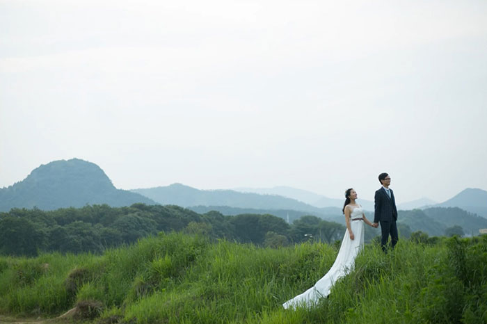 PS影楼后期教程：给外景拍摄的清新婚纱照加上蓝色的天空