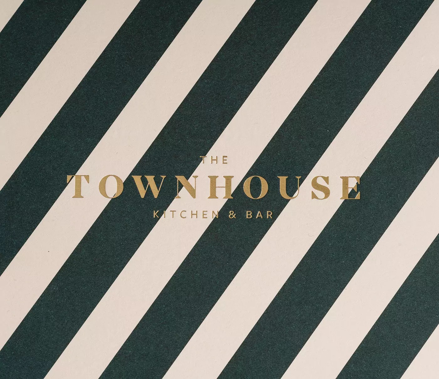 时尚条纹风格+典雅金箔Townhouse餐厅品牌形象设计作品欣赏。