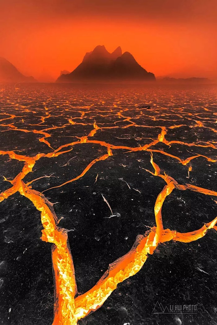PS照片后期特效实例：给一张干涸的湖泊照片制作成地狱烈焰效果。