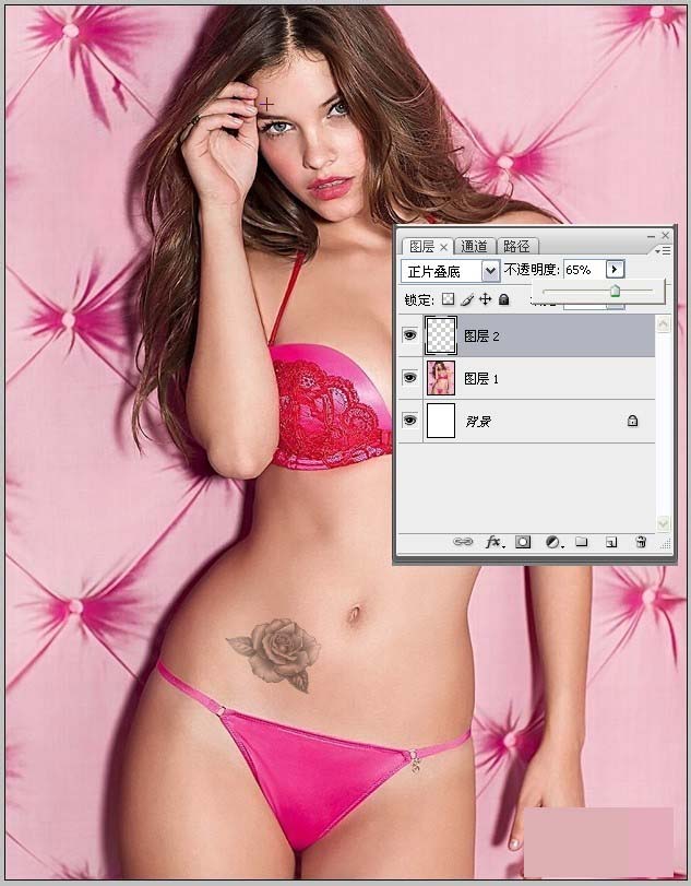怎样用PS给照片上的性感美女加上逼真的花朵纹身效果?