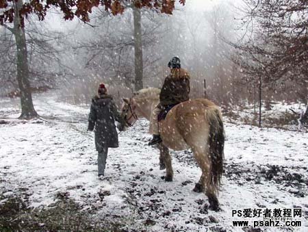 photoshop制作雪花飘飞的外景图片教程