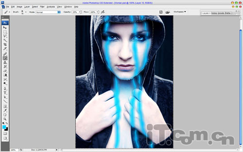 Photoshop给人物脸部加上超酷的蓝色电流