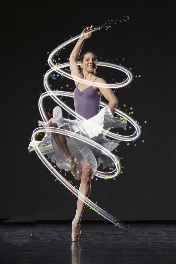 Photoshop怎么给芭蕾舞女孩添加环绕炫光效果?