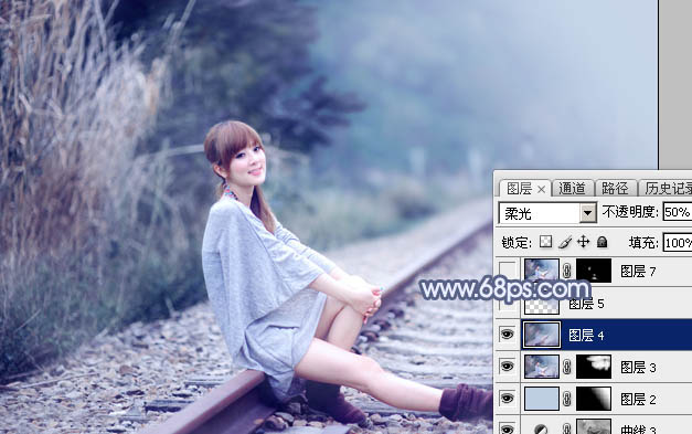 Photoshop为铁轨上的美女加上梦幻甜美的蓝色效果