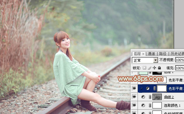 Photoshop打造甜美的淡调青绿色铁轨美女图片