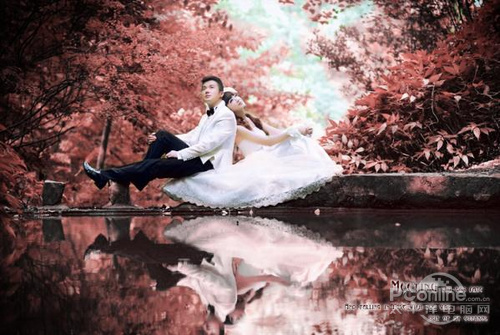 Photoshop将外景婚纱照打造出浪漫的暗红色