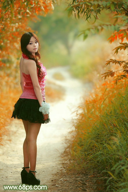 Photoshop将小树林中的美女调制出浓厚的橙绿色
