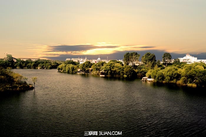 Photoshop将偏暗的江边图片打造美丽夕阳效果