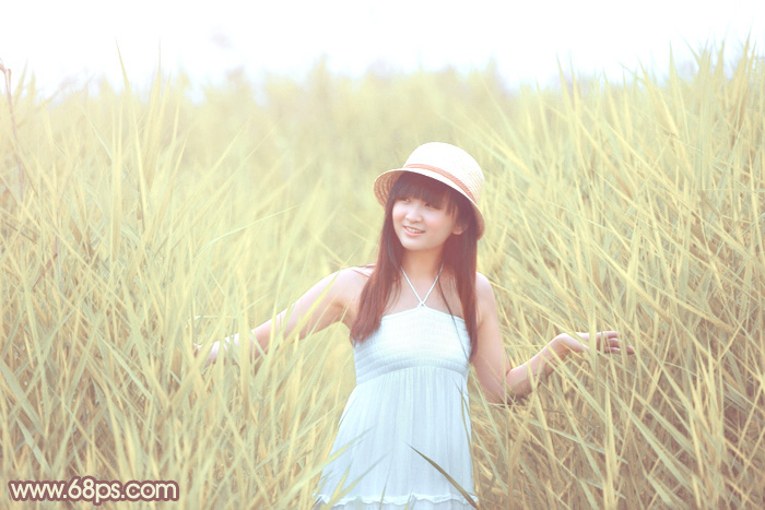 Photoshop将芦苇中的美女加上唯美的韩系淡黄色效果