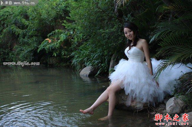 photoshop将溪边戏水美女图片调制出外景梦幻蓝色
