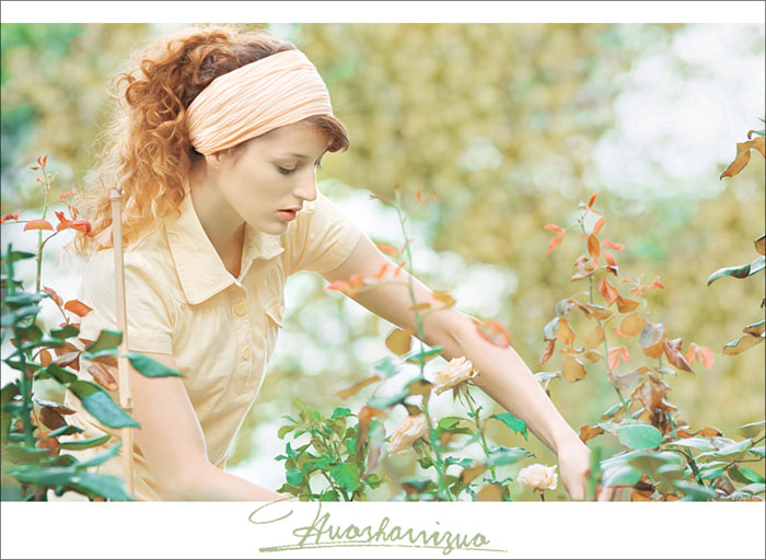 Photoshop将玫瑰园的美女图片调制出甜美的粉红色效果
