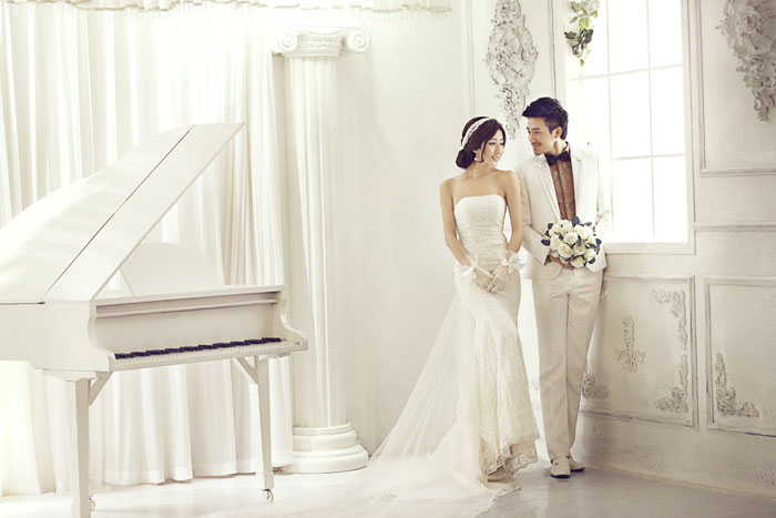 Photoshop将室内婚片调制出柔和的韩系淡暖色效果