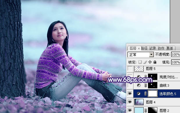 Photoshop为草地上的人物图片增加上梦幻的青紫色