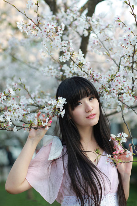 Photoshop为樱花中的美女图片增加粉嫩的蜜糖色
