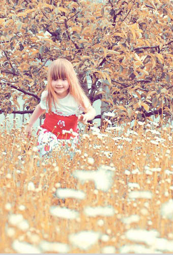 Photoshop将草地儿童照片调成梦幻的橙黄色