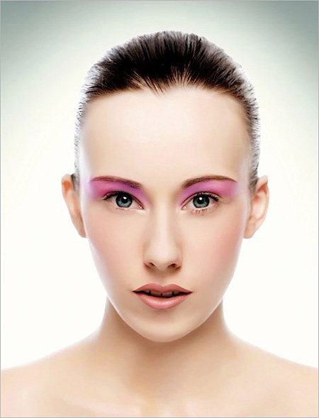 Photoshop将美女头像调制出时尚的紫色彩妆效果