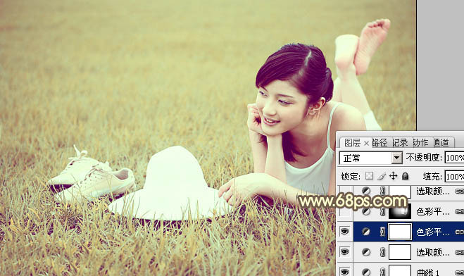 Photoshop为草地美女图片调制出柔和的粉黄色效果