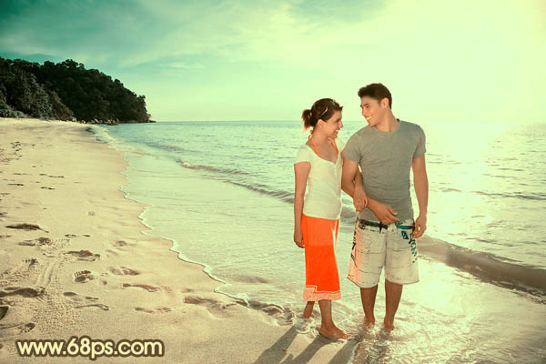 Photoshop将海滩情侣图片调成温馨的暖色调效果