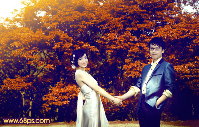 Photosho将树林情侣图片调成灿烂的橙红