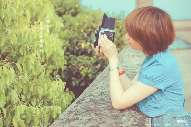 photoshop将夏季外景人物图片调制出柔美的日韩淡粉色效果