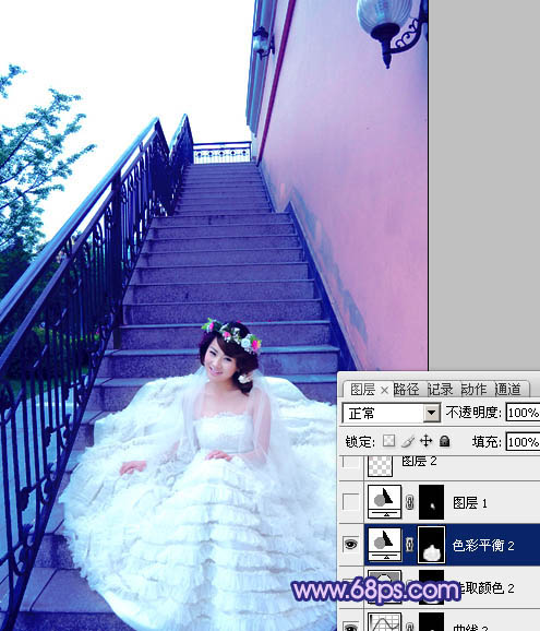 Photoshop将楼梯婚片调制出艳丽的蓝紫色