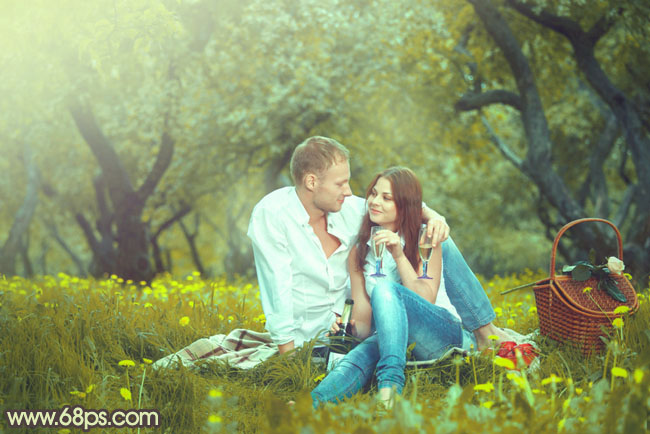 Photoshop将树林情侣图片调成甜美的粉黄色