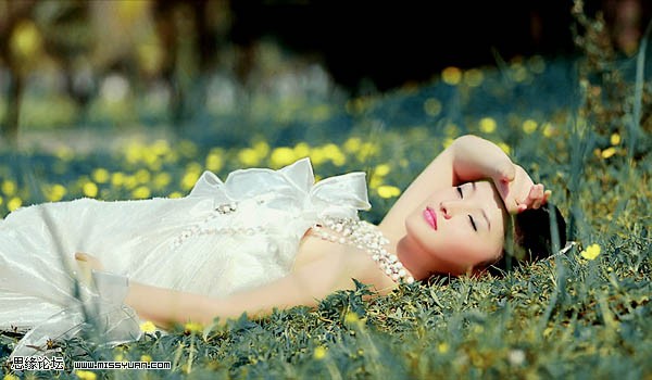 photoshop 调出草地上的美女照片暗调青绿色