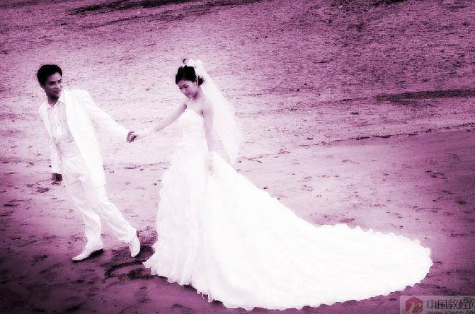 Photoshop将海滩婚片调出绚丽梦幻的紫色