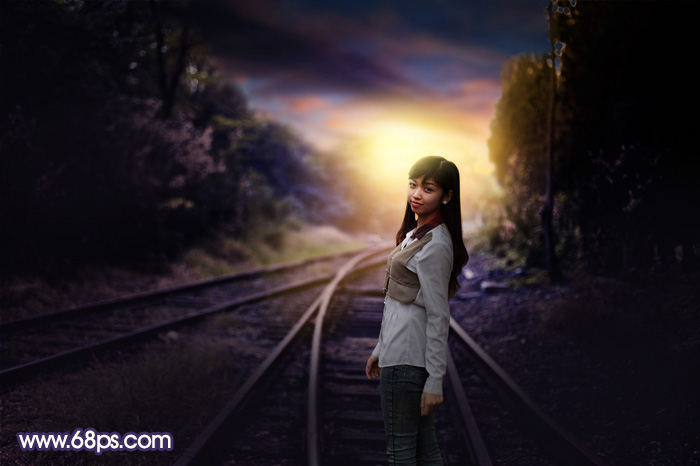 Photoshop调制出昏暗的霞光色铁路弯道上的人物图片
