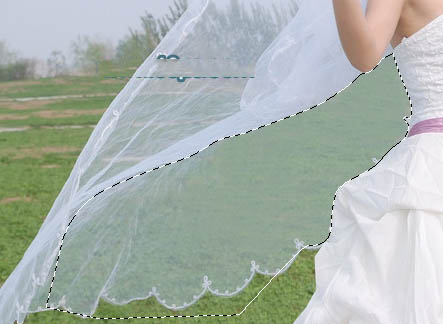 ps利用仿制图章及通道巧妙的抠出透明的婚纱换背景