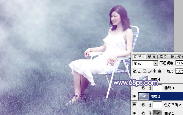 Photoshop调出唯美的淡蓝色草地美女图片